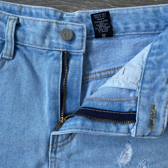 Distressed jean shorts - Picture 6 of 6